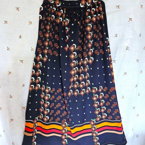 Size M Maxi Skirt in Vintage Fabric NWT - Picture 2 of 4